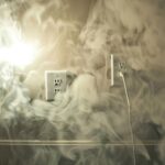 Wyłącznik elektryczny wypełniony dymem