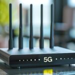 router przesyłający Wi-Fi 5G w pokoju